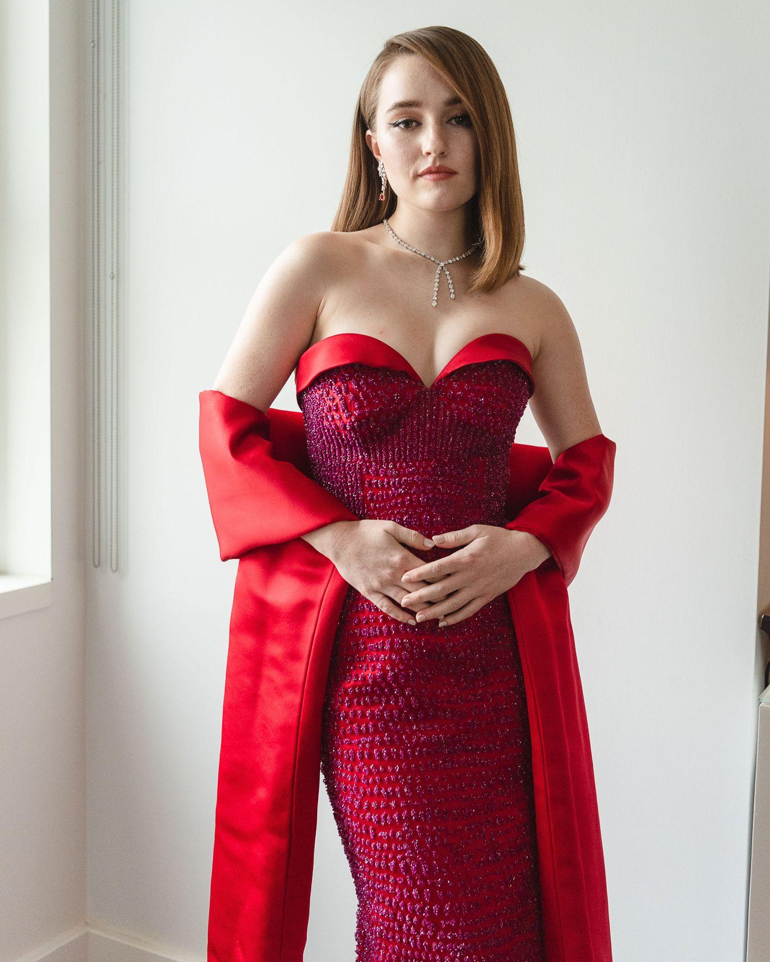 Kaitlyn Dever In Louis Vuitton - 2020 Oscars